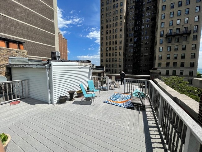 Building Photo - 1505 N Astor St