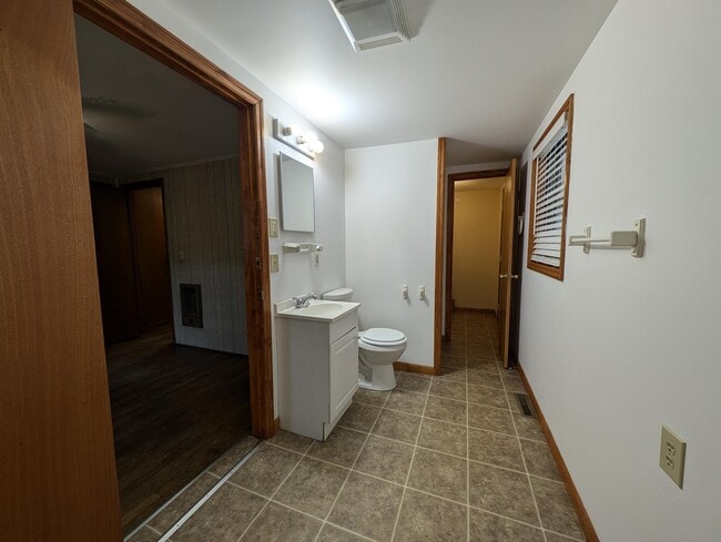 Building Photo - 210 Columbian Ave