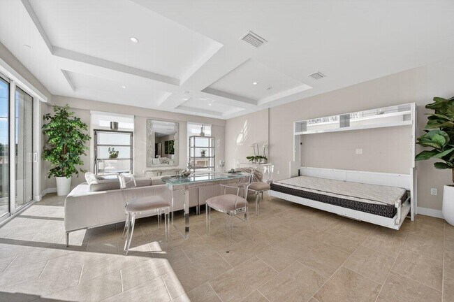 Building Photo - 41 SW Seminole St