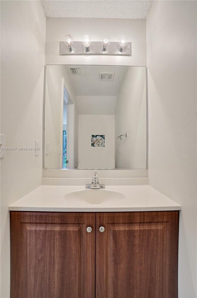 Building Photo - 1210 Sorrento Dr