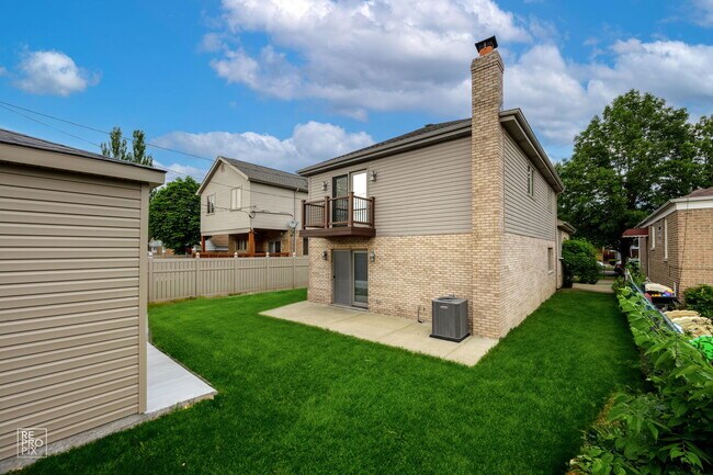 Building Photo - 5614 S Moody Ave