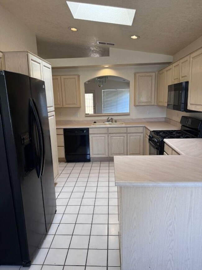 Building Photo - Charming and functional 3-Bedroom 2-Bath near Kirtland Air force base