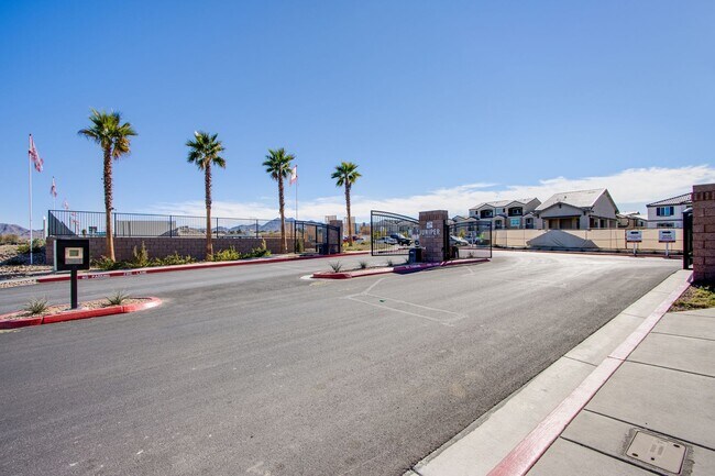 Building Photo - 2 Story Townhouse in Gated Community! Comi...