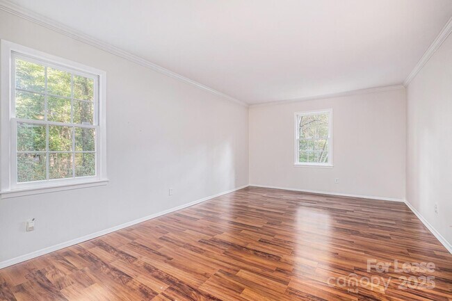 Building Photo - 701 McNabb Ct