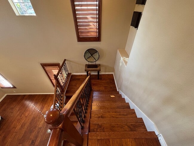 Building Photo - Gorgeous and spacious 5 bedroom FURNISHED home in Canyon Crest for rent!