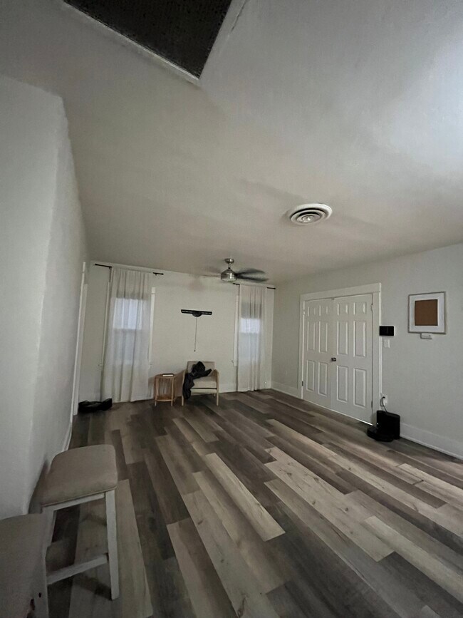 Primary Photo - 1711 Cherry St