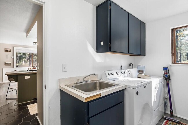 Building Photo - Beautiful Home- Backs up to BLM Land