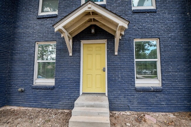 Building Photo - 1011 Enid St