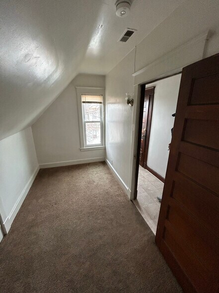 Building Photo - 1381 Union St