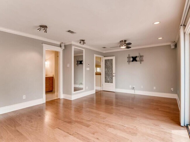 Building Photo - 1713 Bay Hill Dr