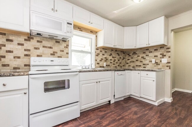 Building Photo - Affordable 1 Bedroom House