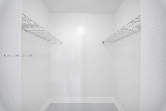 Building Photo - 770 Claughton Island Dr