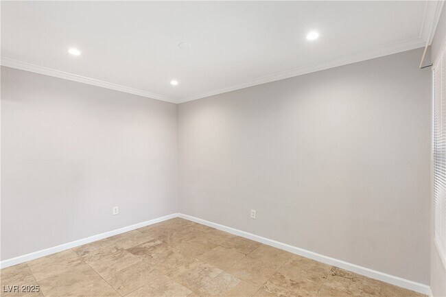 Building Photo - 8101 W Flamingo Rd