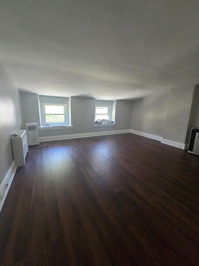 Building Photo - Charming 2bd/1ba Bala Cynwood Home!