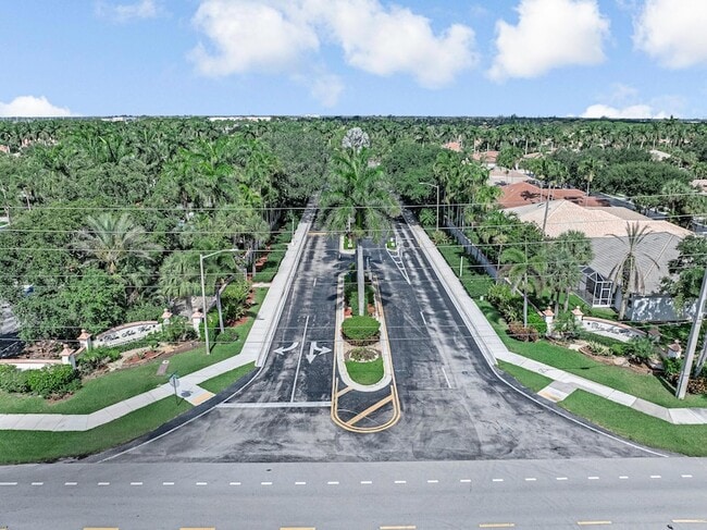 Building Photo - 9543 Crescent View Dr N