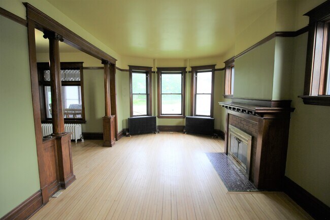 Living Room - 2032 Jefferson St