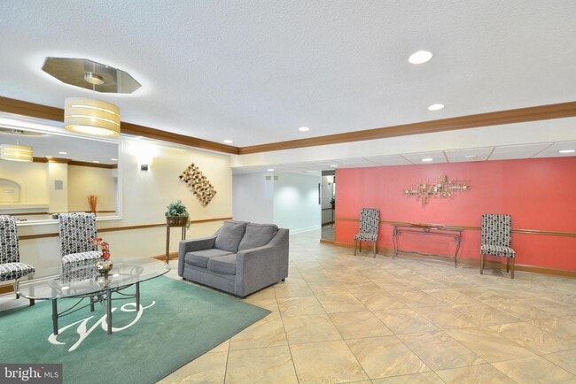 Building Photo - 5250 Valley Forge Dr