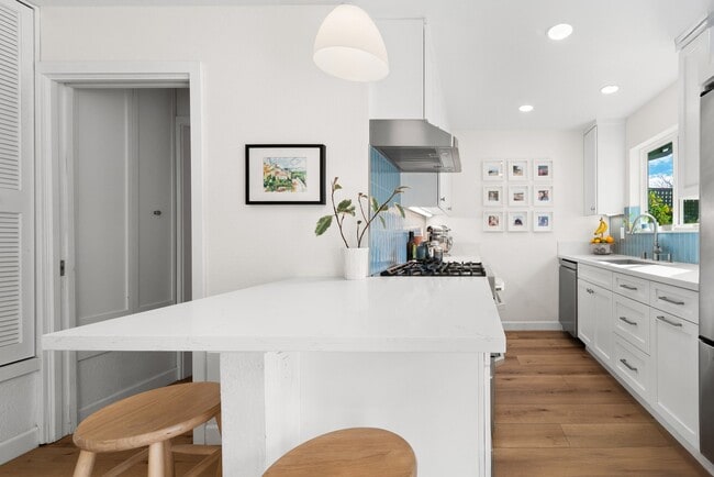 Building Photo - 3850 Bramble Ln