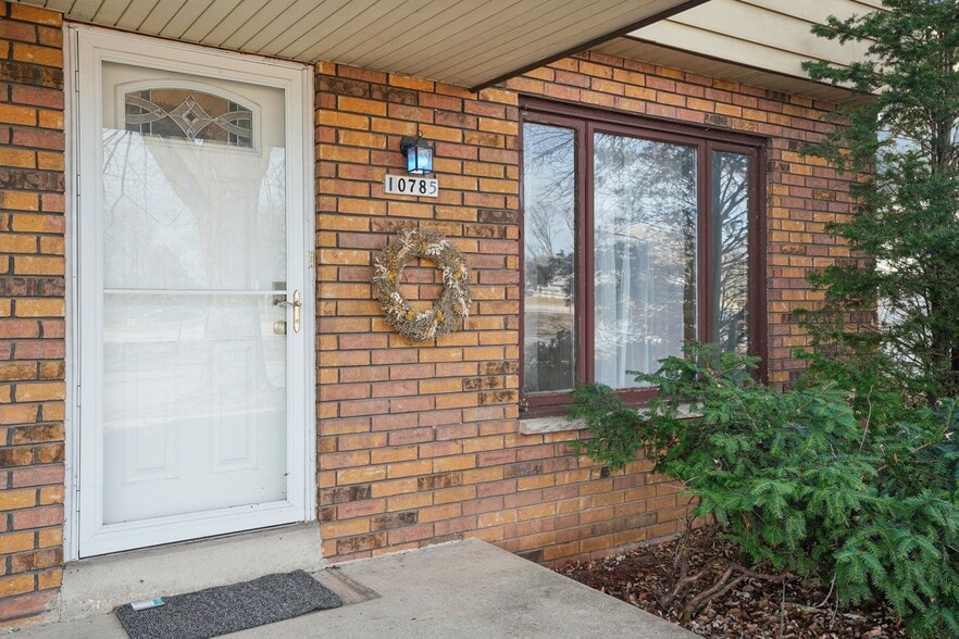 Building Photo - 10785 W Appleton Ave