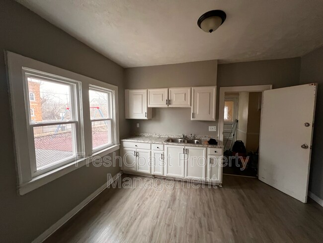 Building Photo - 3402 E 145th St