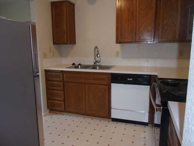 Building Photo - 2500 NW Princess St