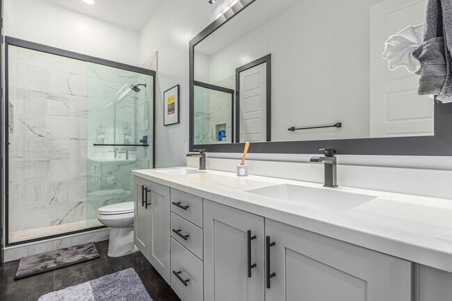 Building Photo - Luxury at Vistal