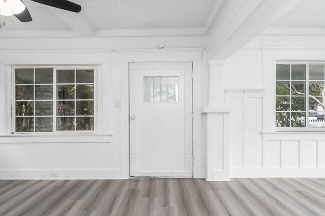 Building Photo - 2022 W 31st St
