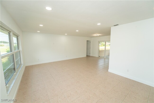 Building Photo - 2701 6th St W