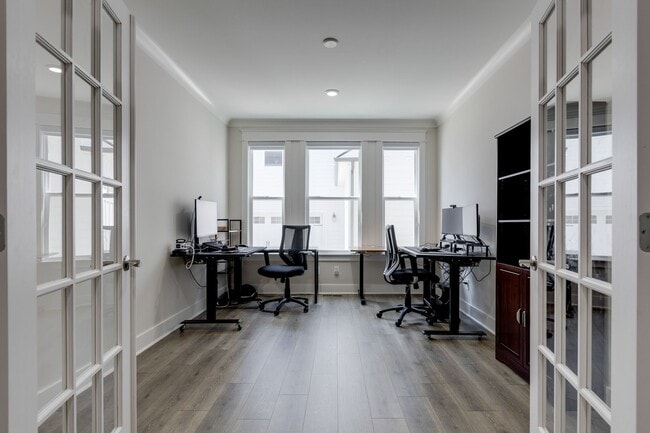 Building Photo - 5043 High Pk Hl Dr