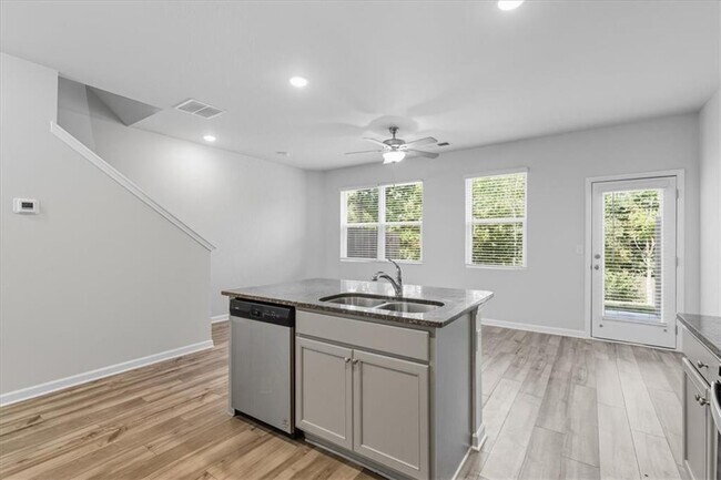 Building Photo - 2832 Saratoga Lake View