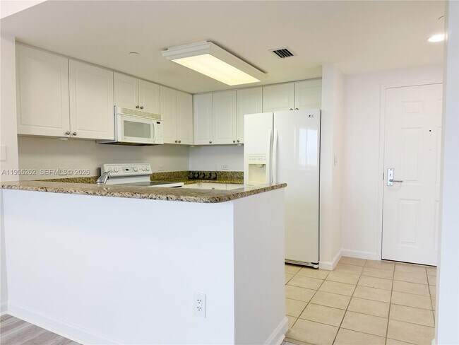 Building Photo - 19501 W Country Club Dr