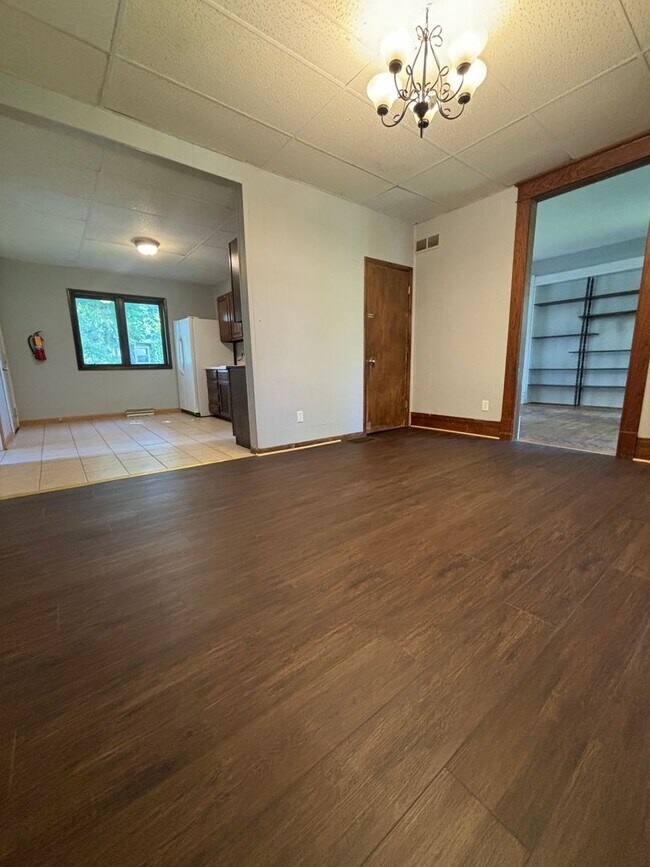 Building Photo - 2bd 1ba duplex available for rent!