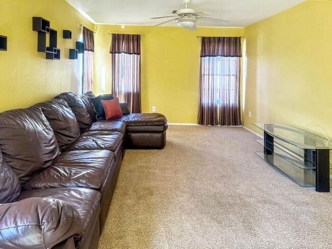 Building Photo - Welcome to your new home in North Las Vega...