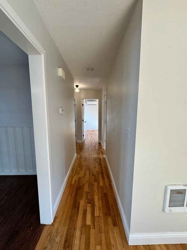 Building Photo - FOR RENT: UNFURNISHED: - Super Sweet Cottage style home in Midtown Bend.