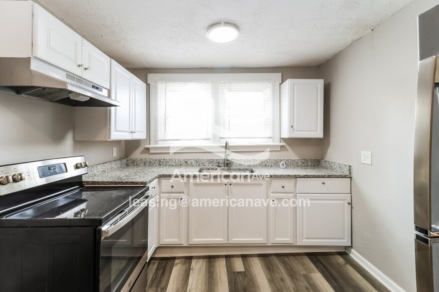 Building Photo - 29 E 13th St