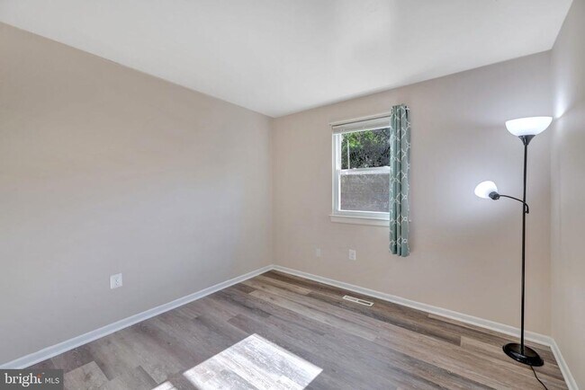 Building Photo - 281 Ternwing Dr
