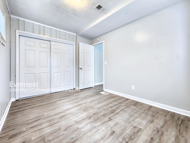 Building Photo - 1292 Beecher St SW