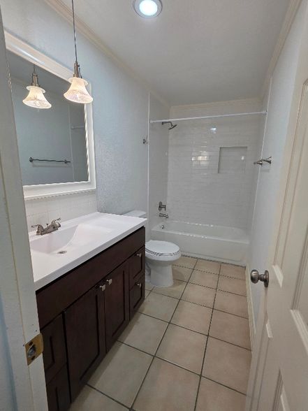 Building Photo - 3011 Lockwood Cir