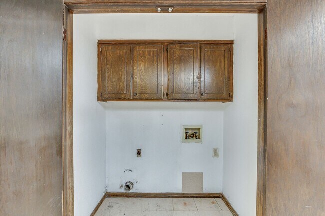 Building Photo - 7312/7314 Kings Manor Court
