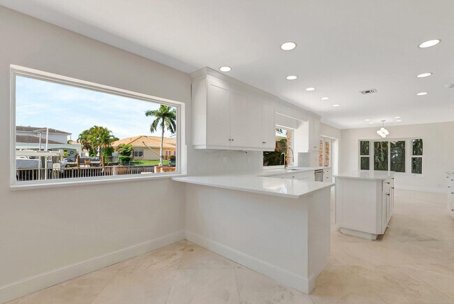 Building Photo - 540 SW 15th St