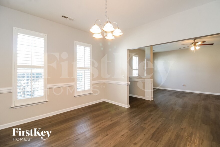 Building Photo - 708 Hawthorn Ridge Dr