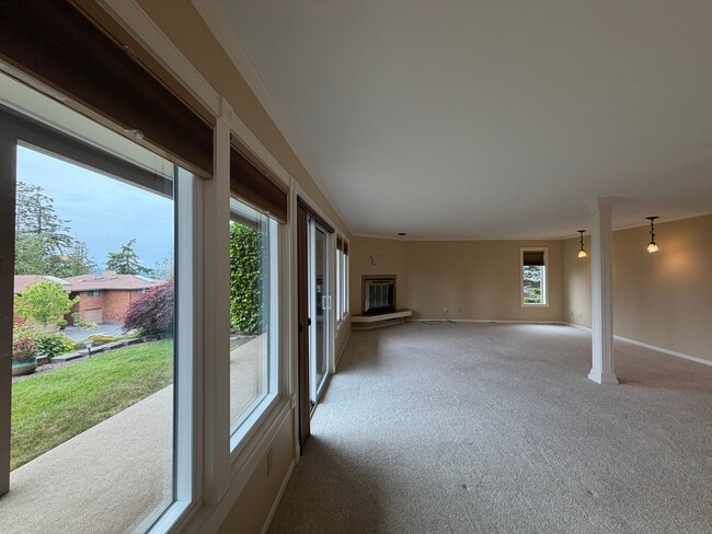 Building Photo - Mukilteo View Condo