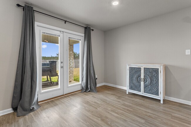 Building Photo - 8588 Palmetto Dr