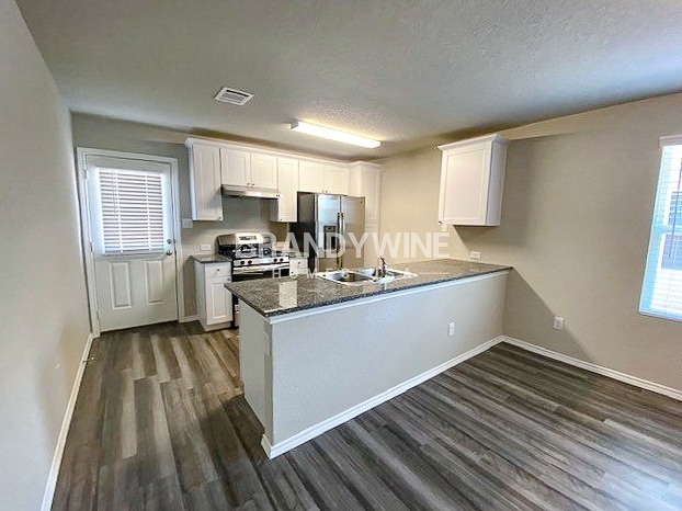 Building Photo - 7018 Winding Shelf