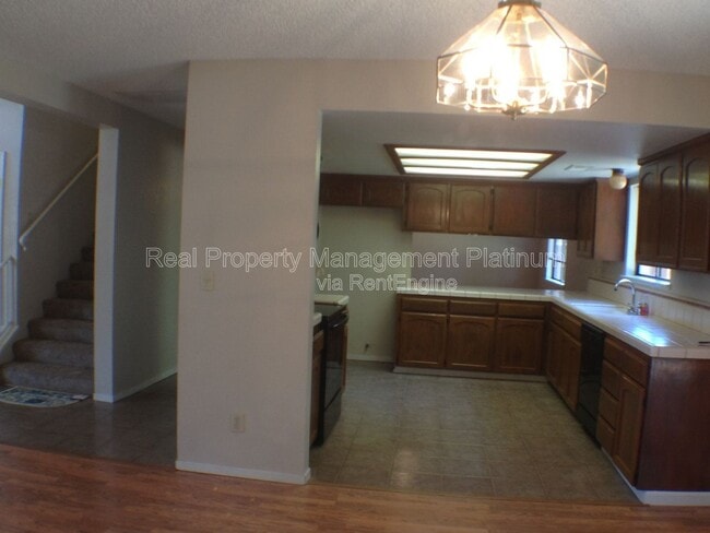 Building Photo - 675 N Claremont Ave