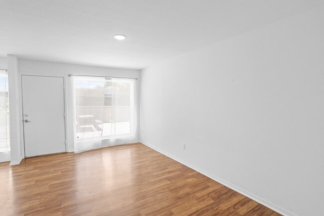 Building Photo - 1408 Hughes St