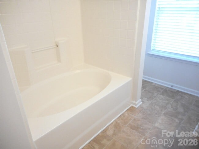Building Photo - 2331 Crosscut Dr