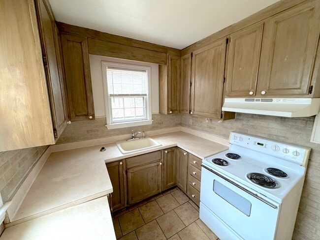 Building Photo - 1313 Frank St