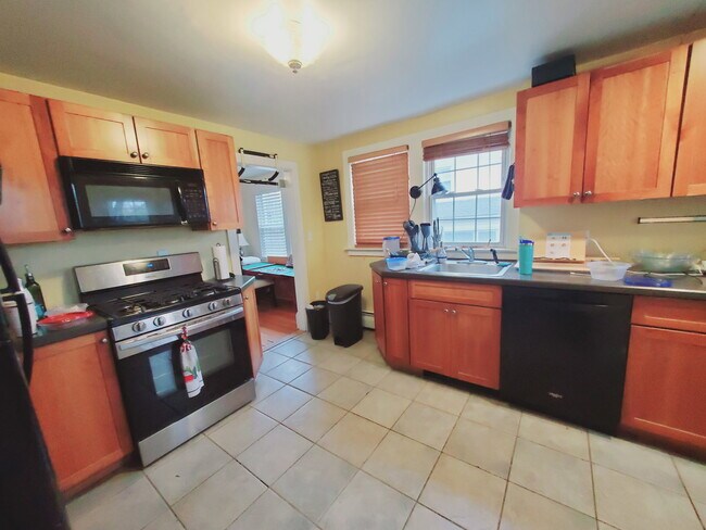 Building Photo - 61 Palmer St