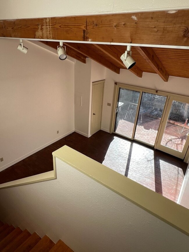 Building Photo - Sweet Townhome Next to Rail Yard